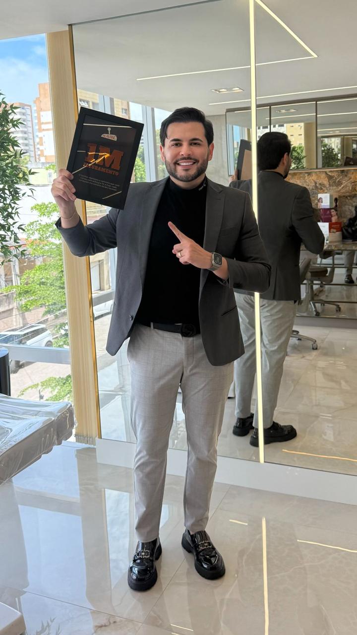 Profissional da HOF com plaquinha de 1M de faturamento